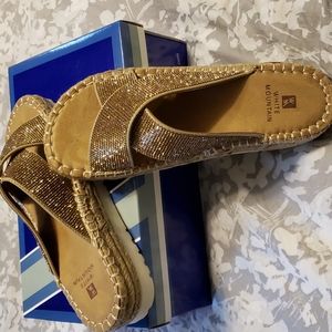 White Mountain (8) gold glitter sandal. Never worn. Style Kimberly. So pretty!
